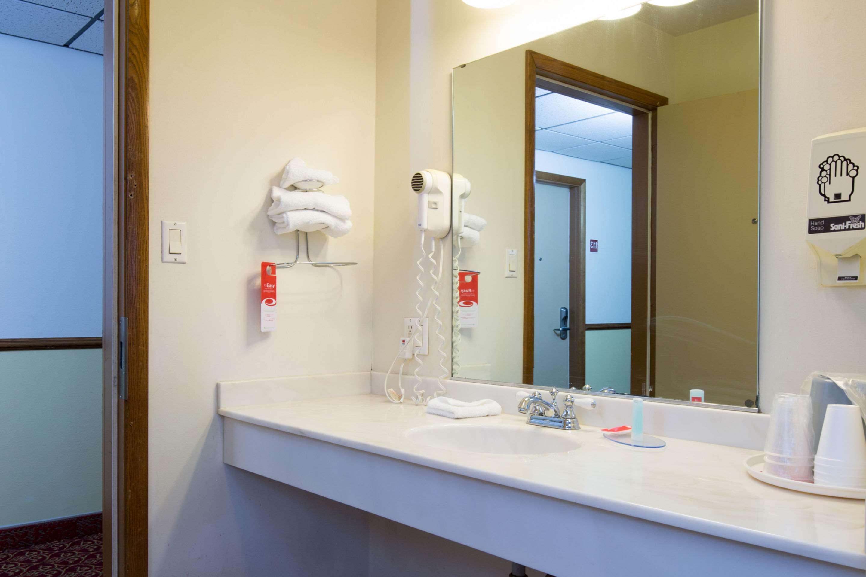 Travelodge By Wyndham Merrill Ngoại thất bức ảnh