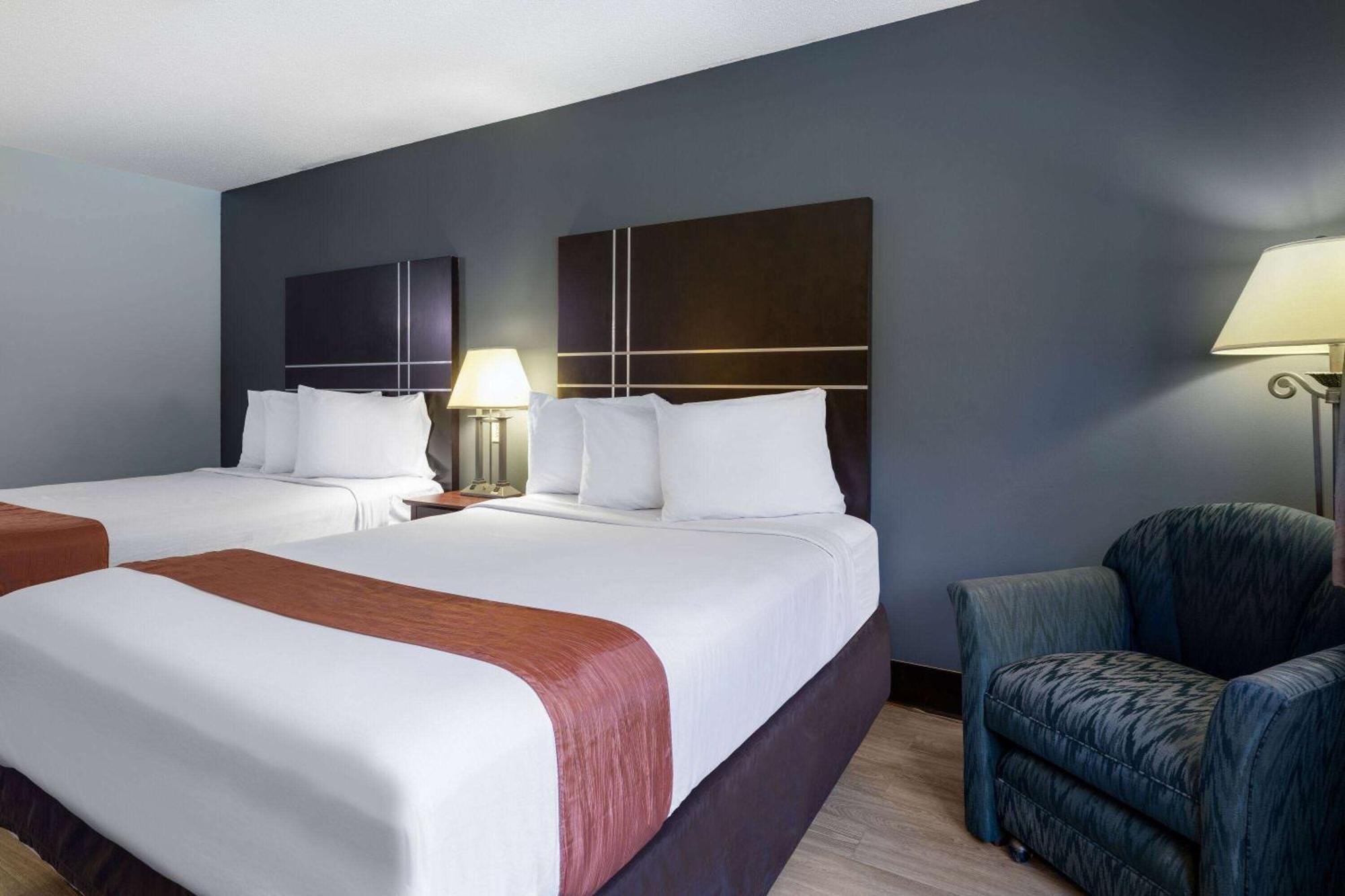 Travelodge By Wyndham Merrill Ngoại thất bức ảnh