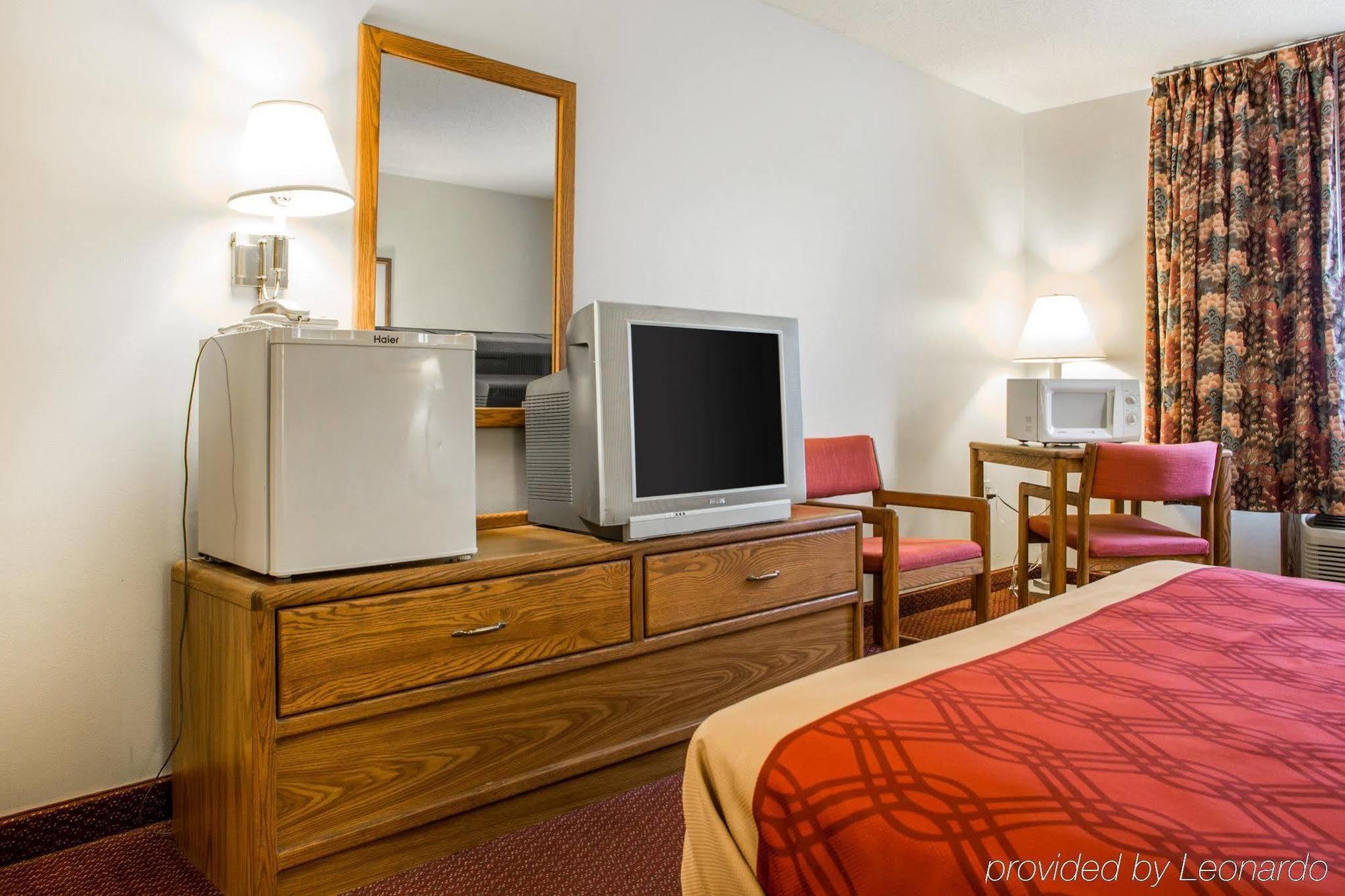 Travelodge By Wyndham Merrill Ngoại thất bức ảnh
