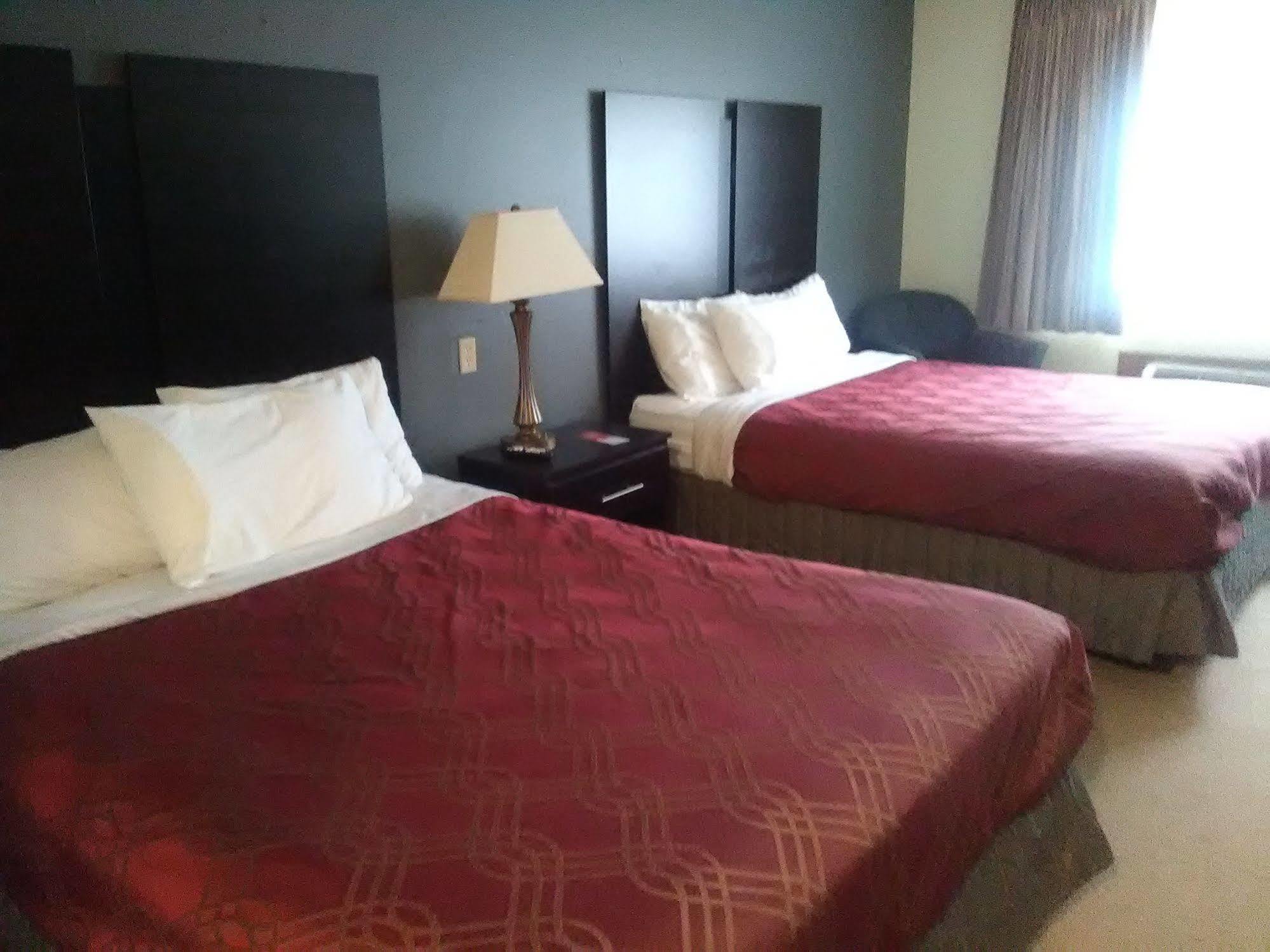 Travelodge By Wyndham Merrill Ngoại thất bức ảnh
