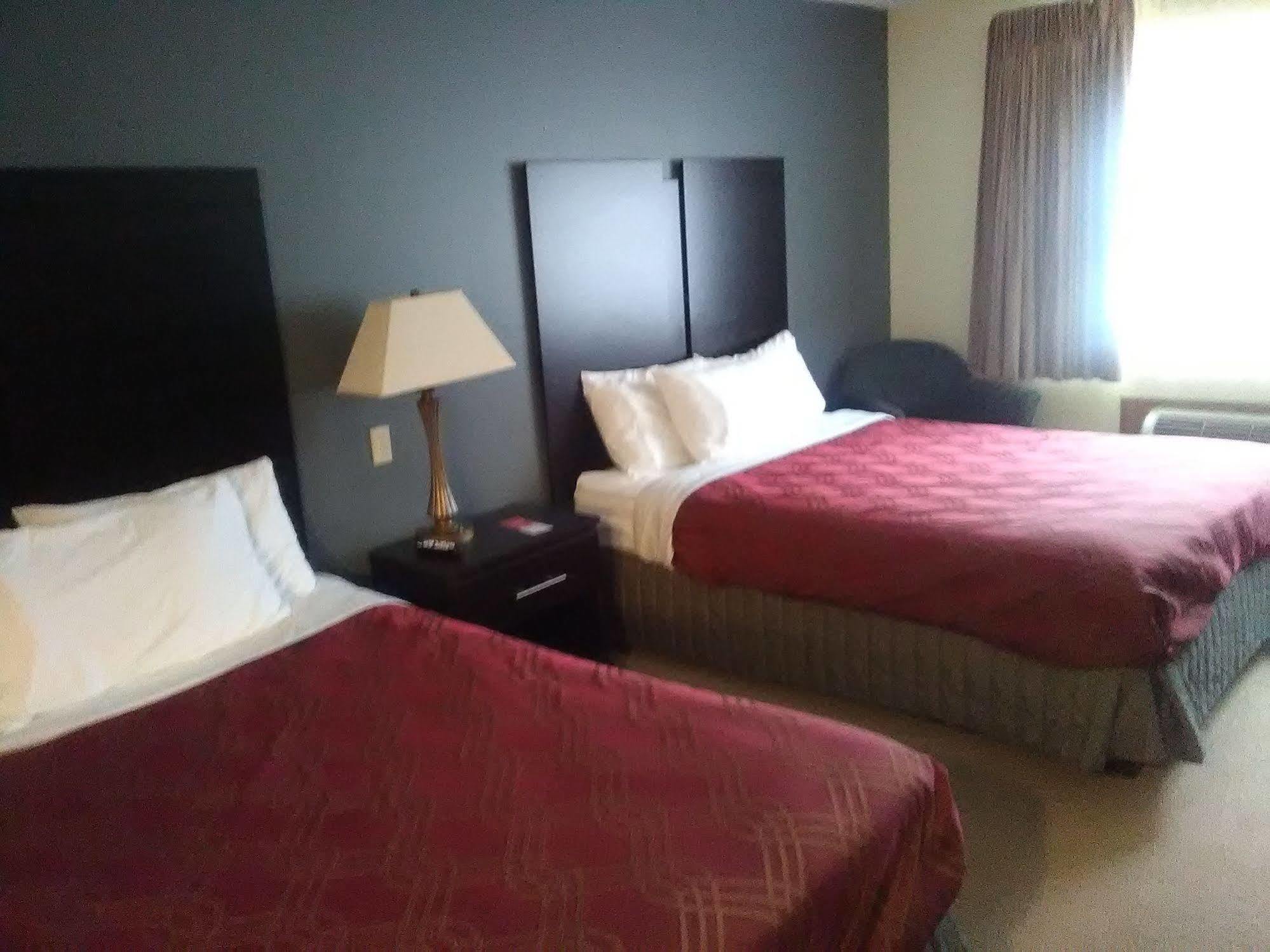 Travelodge By Wyndham Merrill Ngoại thất bức ảnh