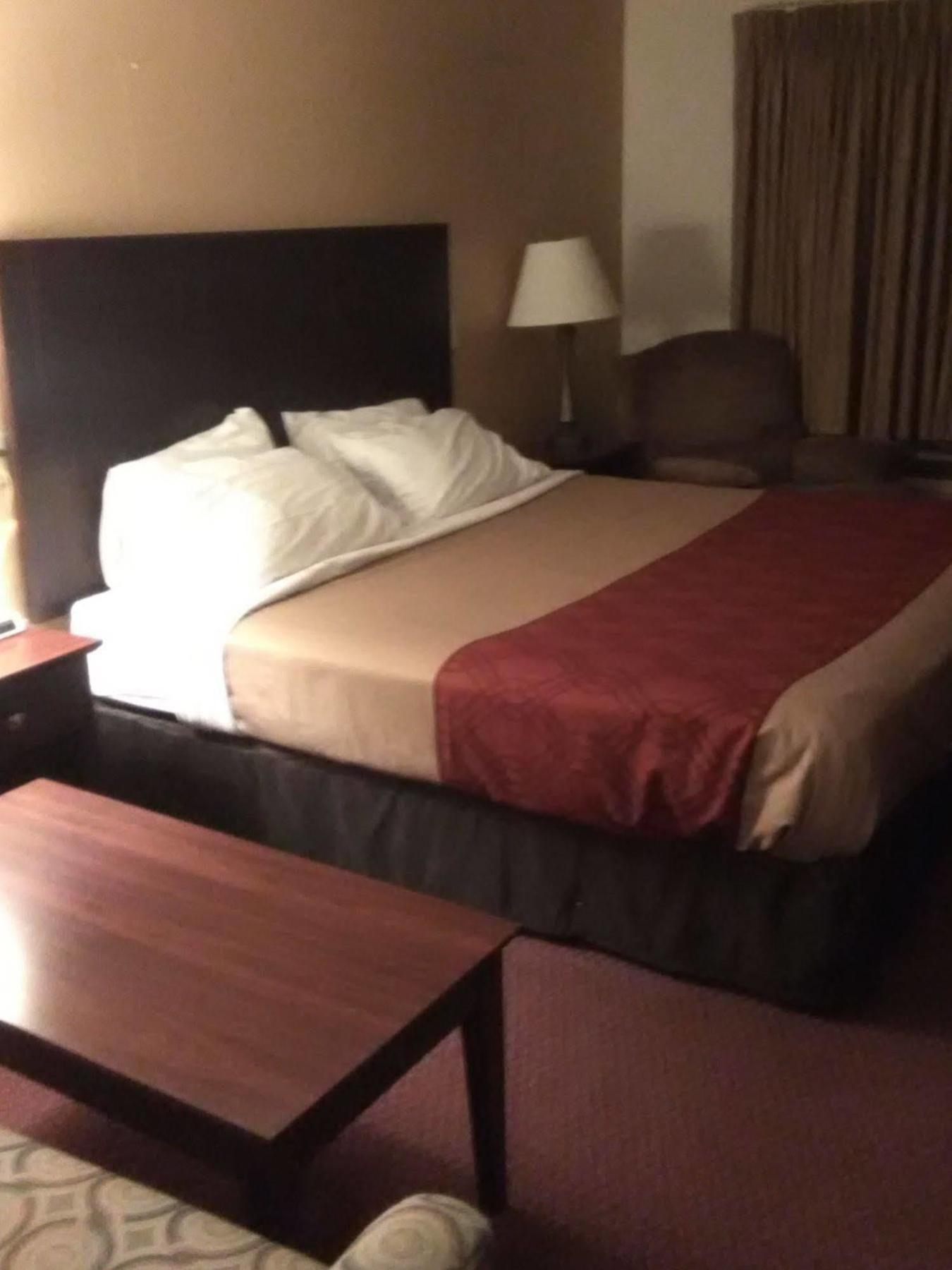 Travelodge By Wyndham Merrill Ngoại thất bức ảnh