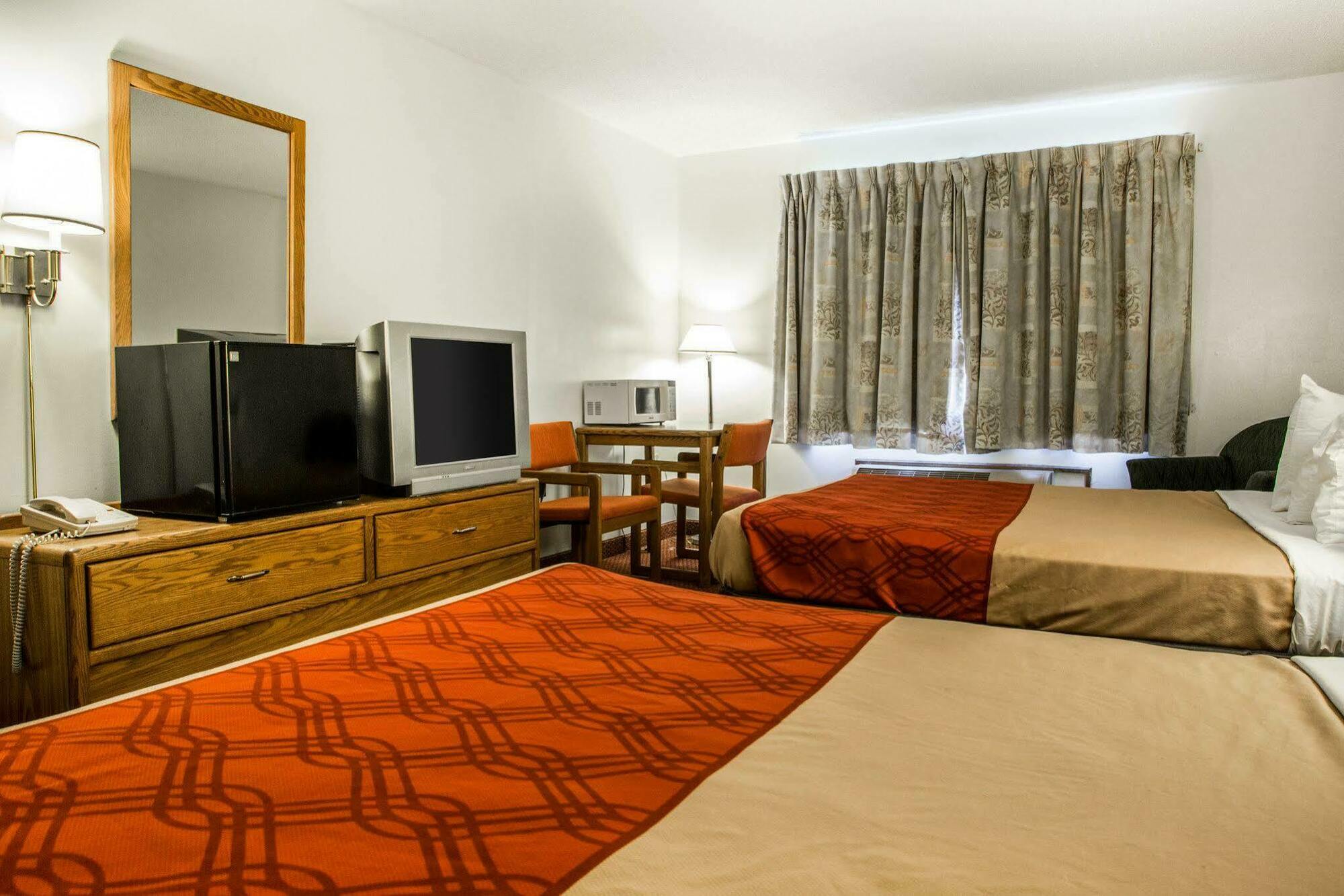 Travelodge By Wyndham Merrill Ngoại thất bức ảnh